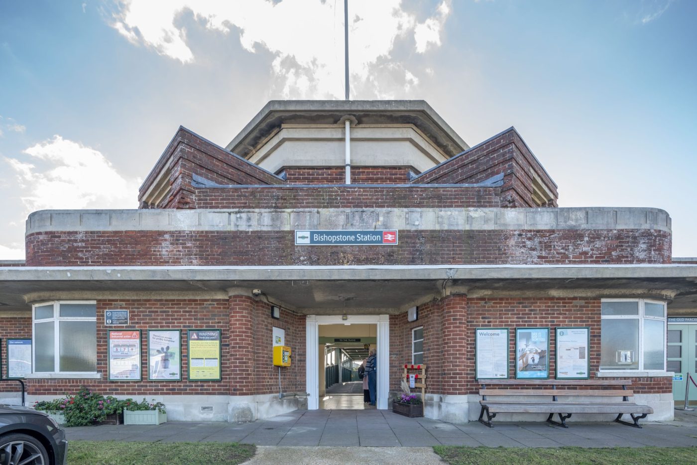 bishopstonestation